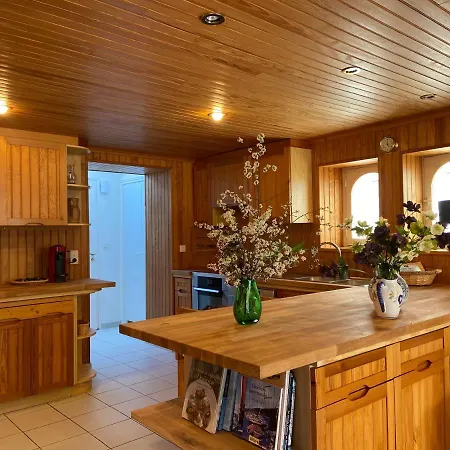 Le Huic Maison De Marin Lambrissee